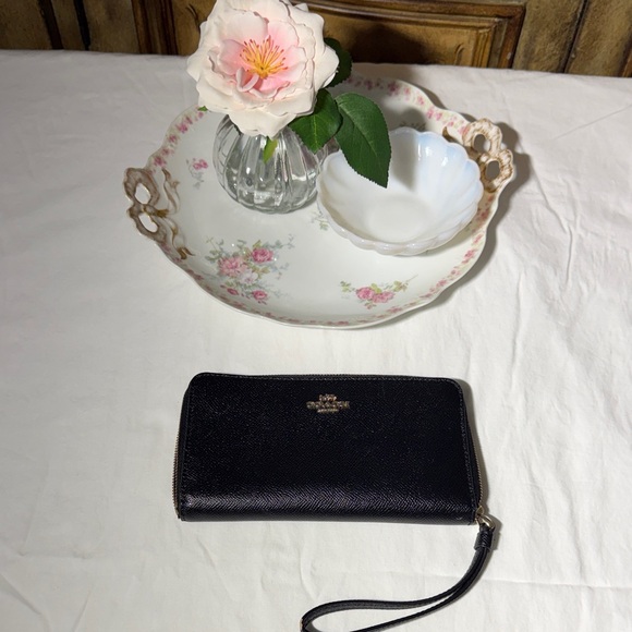 Coach Handbags - Coach Black Leather Wristlet wallet